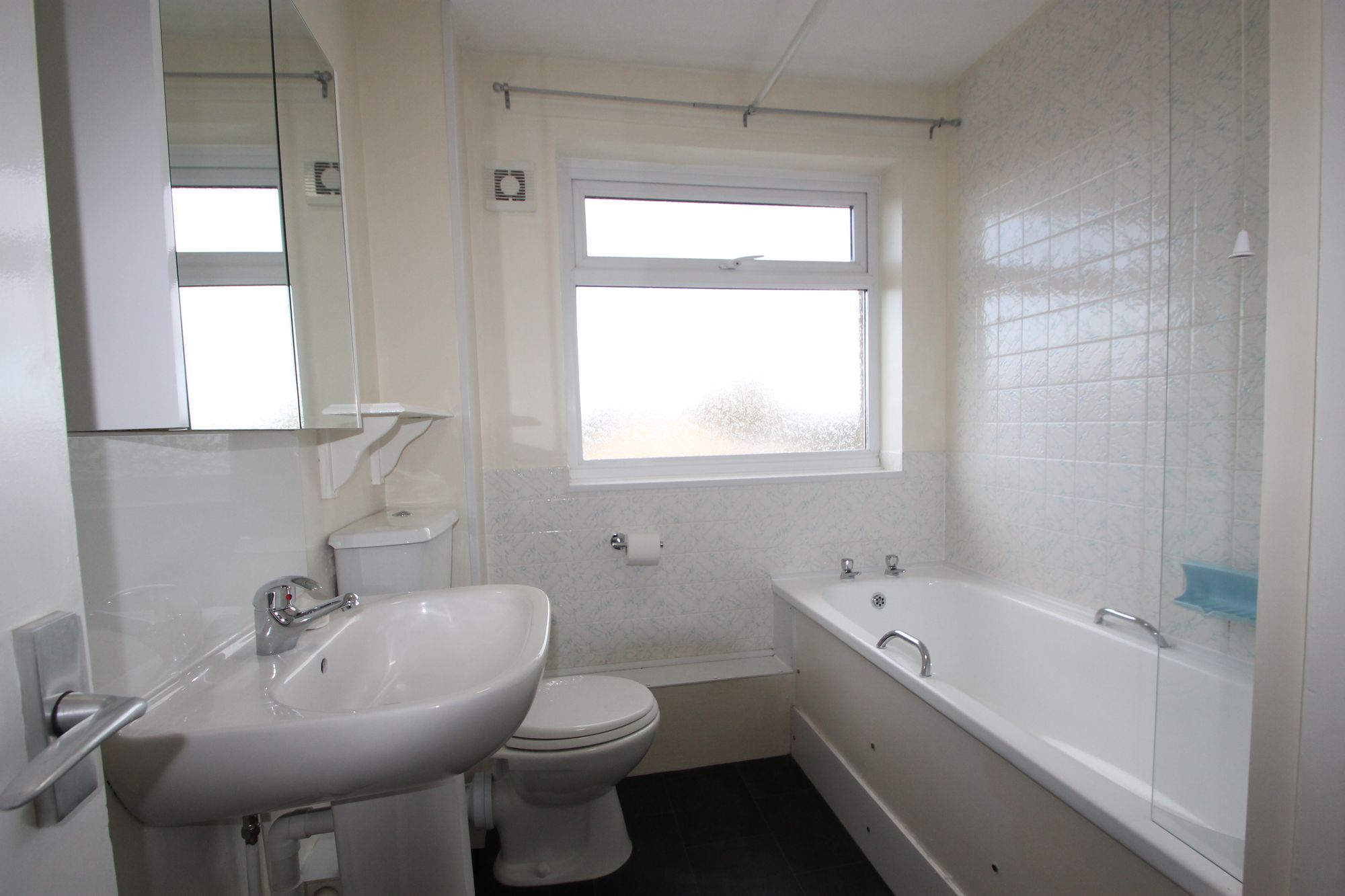 3 bed terraced house to rent in Wye Avenue, Bridgwater, TA6 3