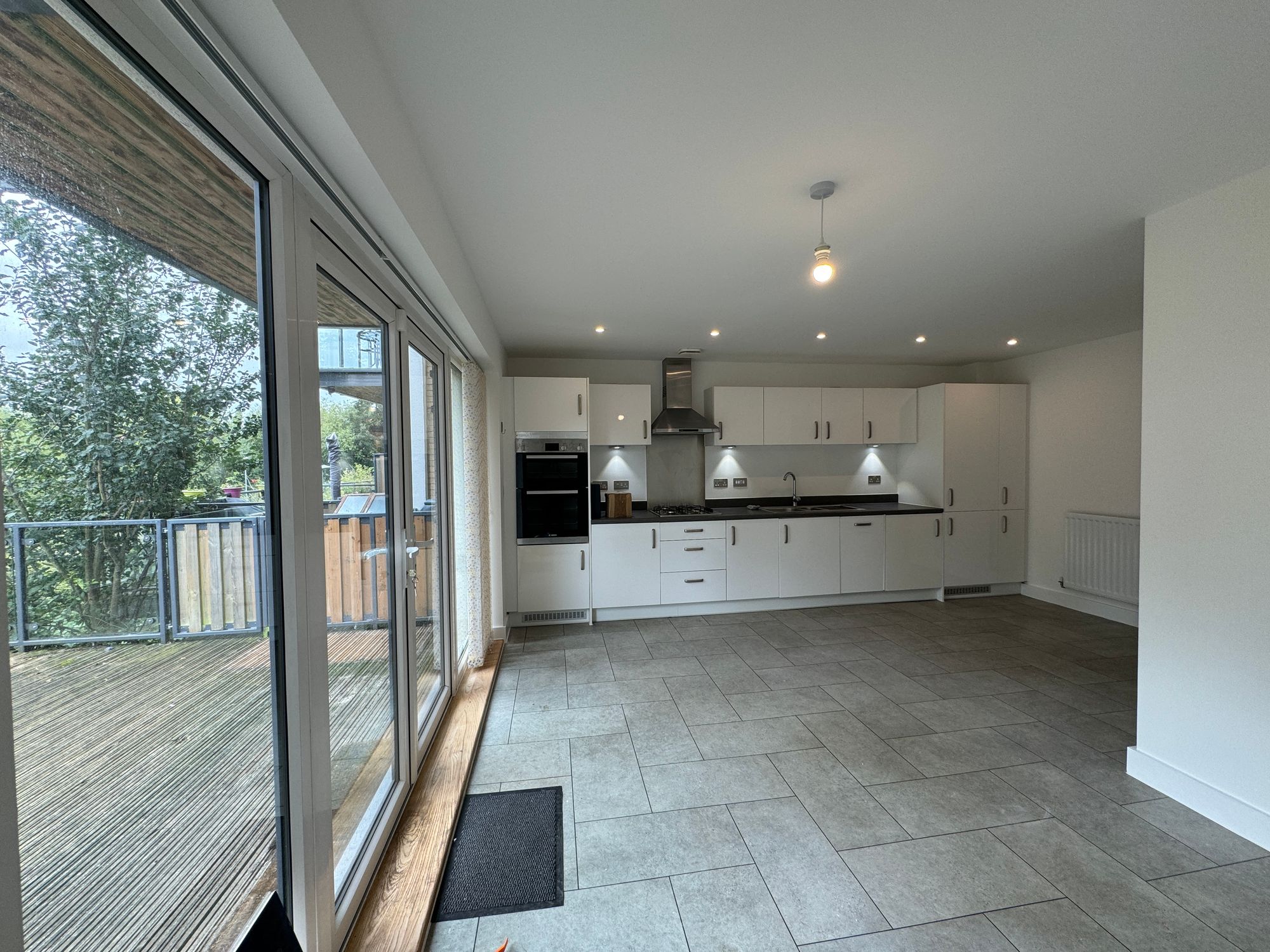 3 bed semi-detached town house to rent in Firepool Crescent, Taunton, TA1  - Property Image 3