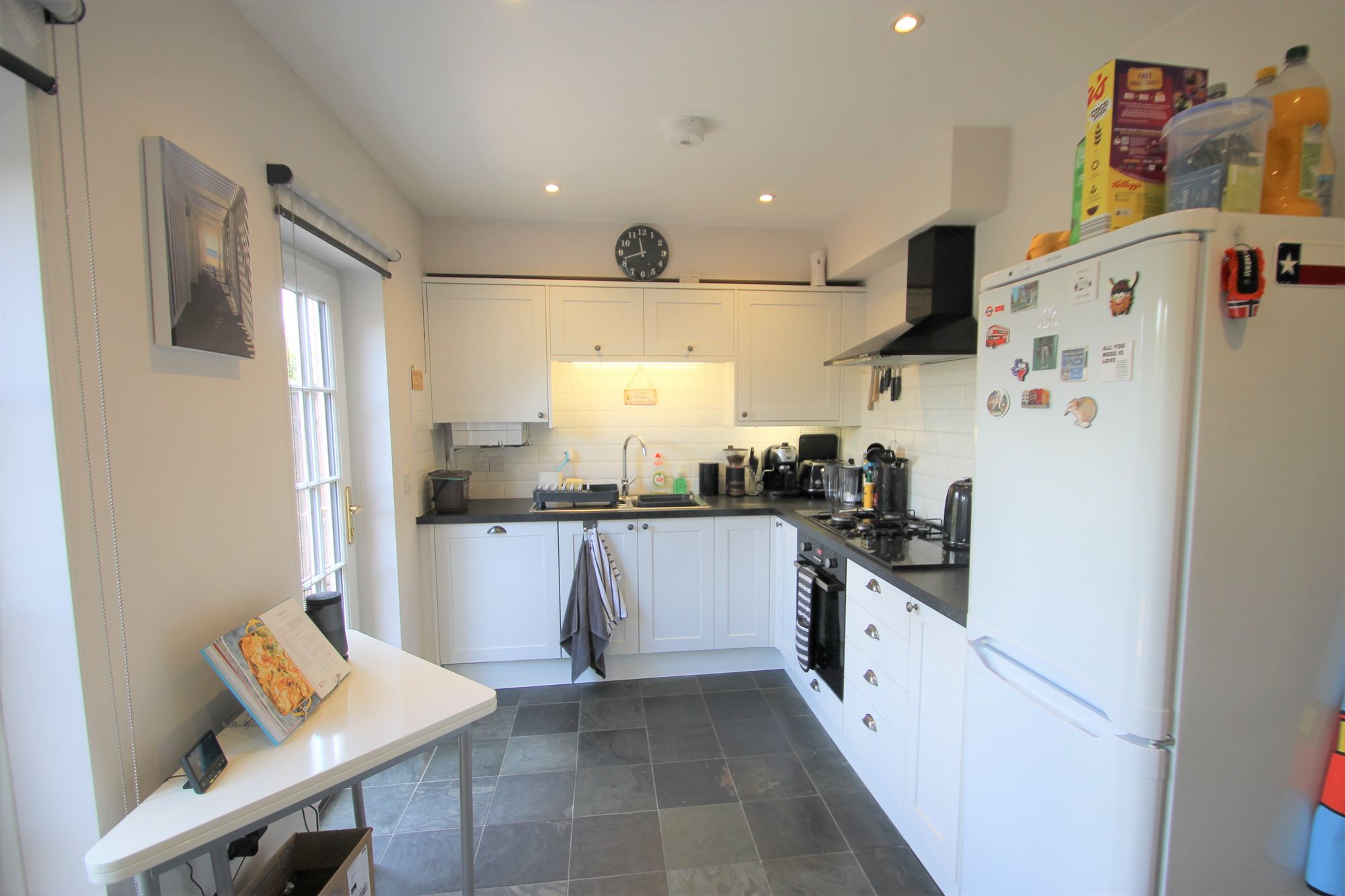 2 bed mid-terraced house to rent in Priory Avenue, Taunton, TA1 4