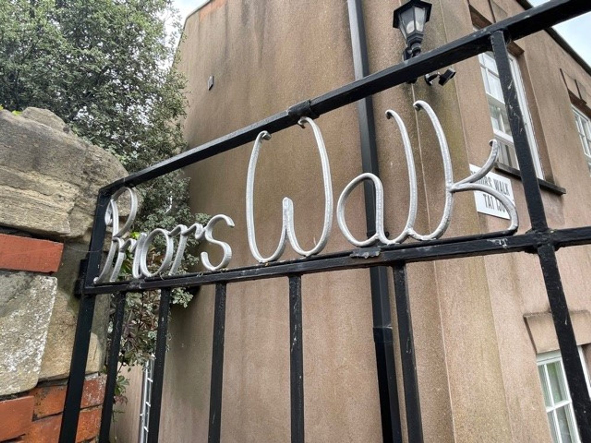 2 bed mid-terraced house to rent in Priory Avenue, Taunton, TA1 5