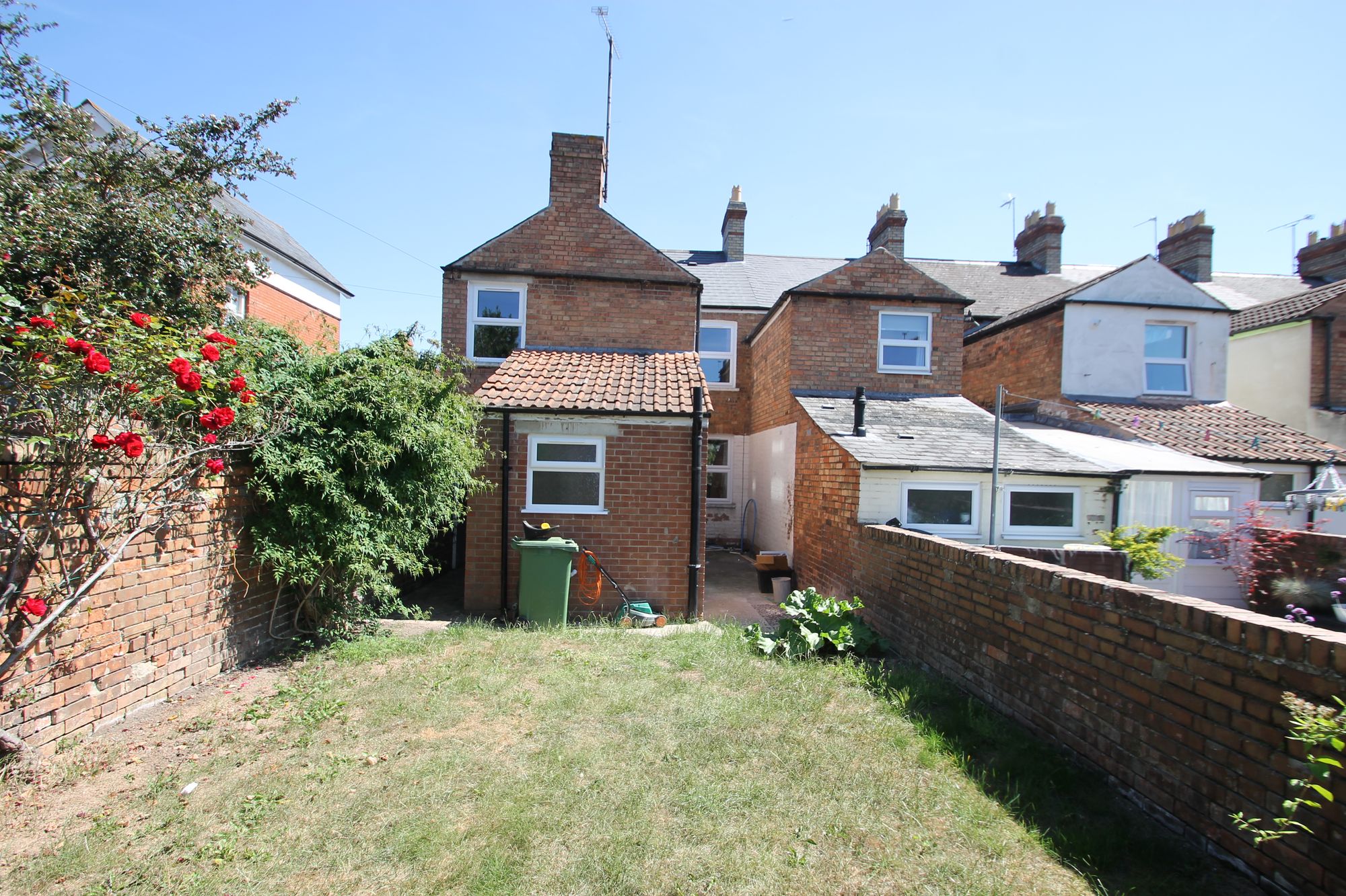 4 bed end of terrace house to rent in St. Augustine Street, Taunton, TA1 3