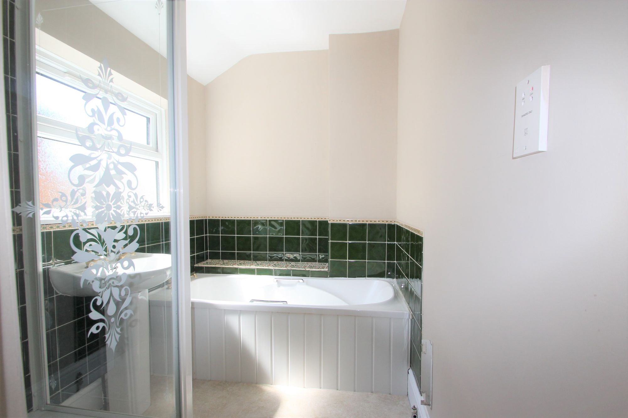 4 bed end of terrace house to rent in St. Augustine Street, Taunton, TA1 5
