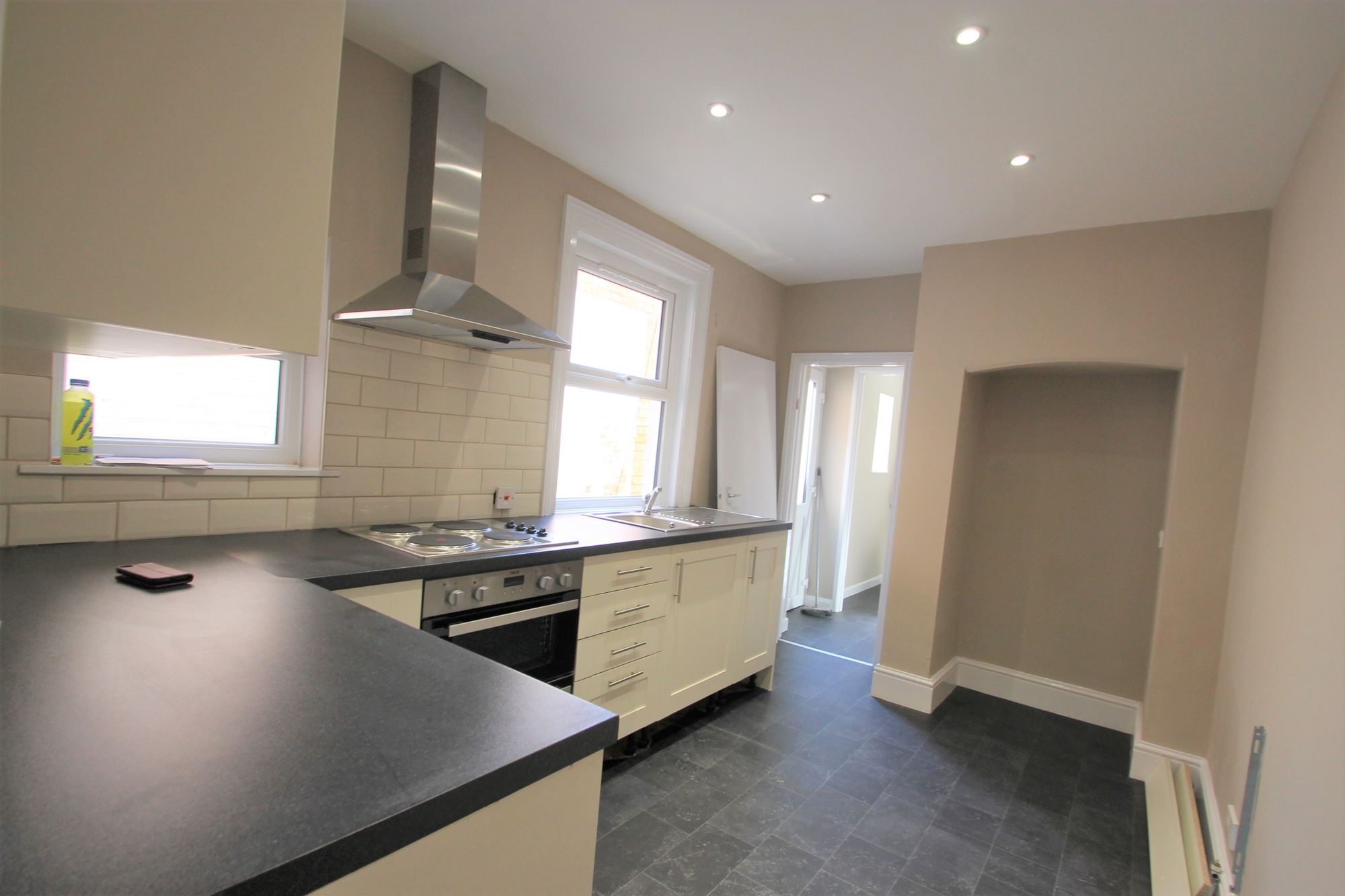 4 bed end of terrace house to rent in St. Augustine Street, Taunton, TA1  - Property Image 2