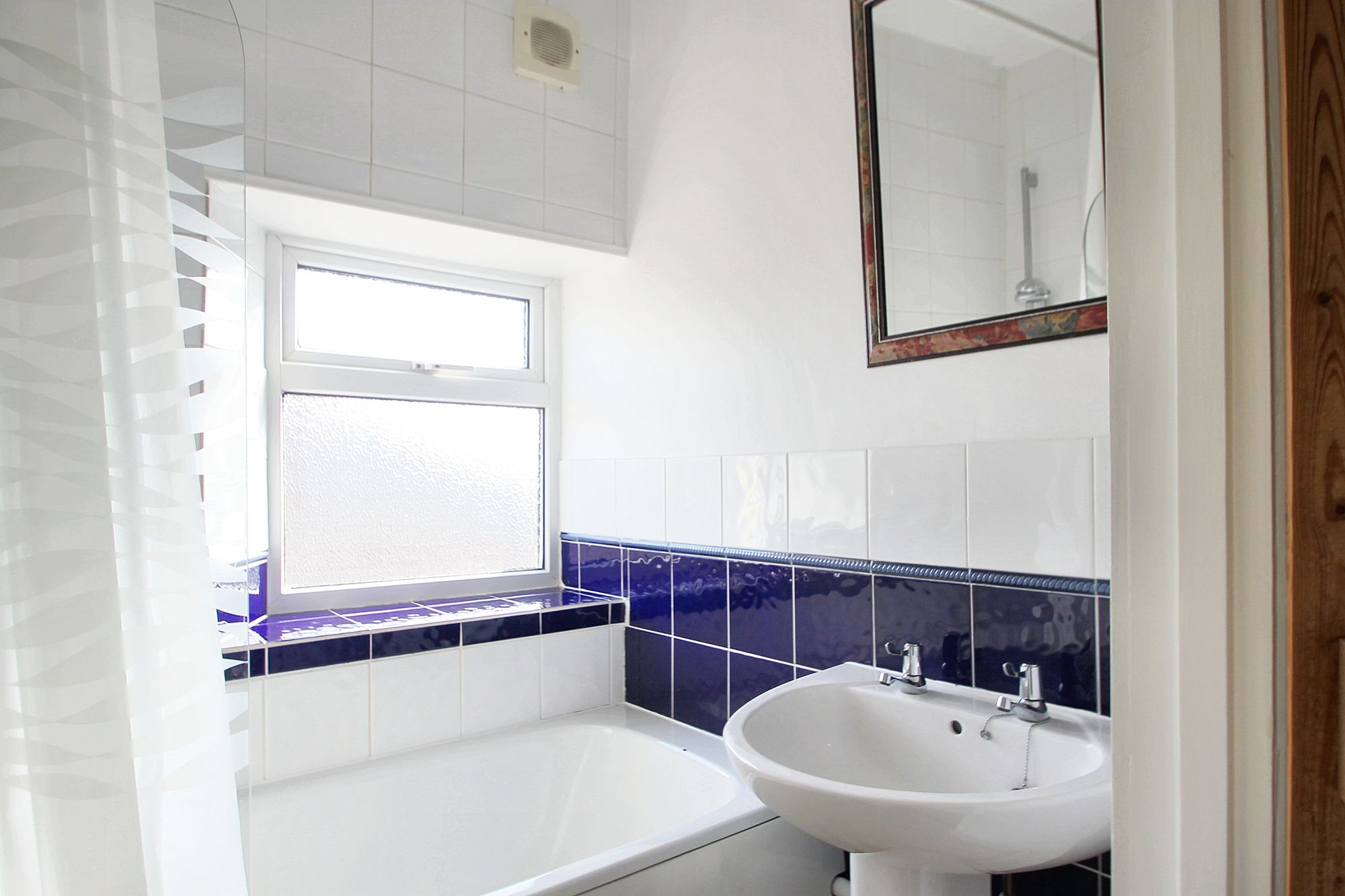 2 bed semi-detached house to rent in Norton Fitzwarren, Taunton, TA2 5