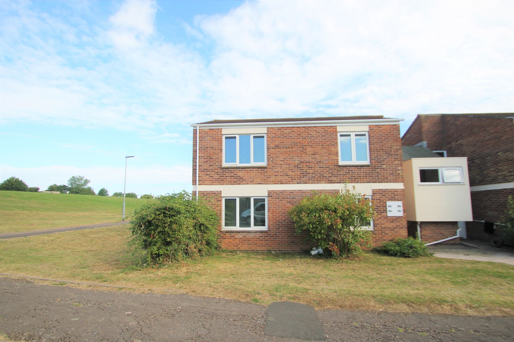 2 bed flat to rent in Bacon Drive, Taunton, TA1  - Property Image 1