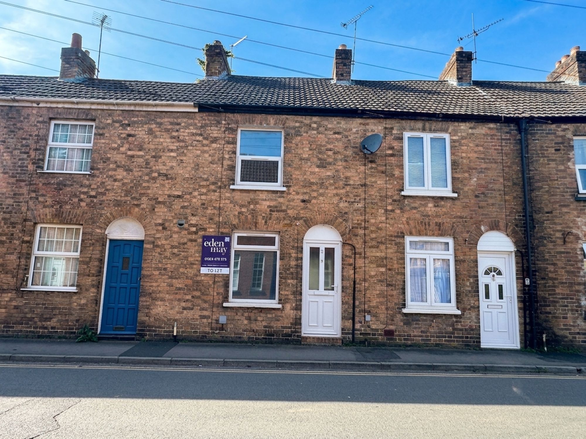 2 bed terraced house to rent in Burton Place, Taunton, TA1  - Property Image 1