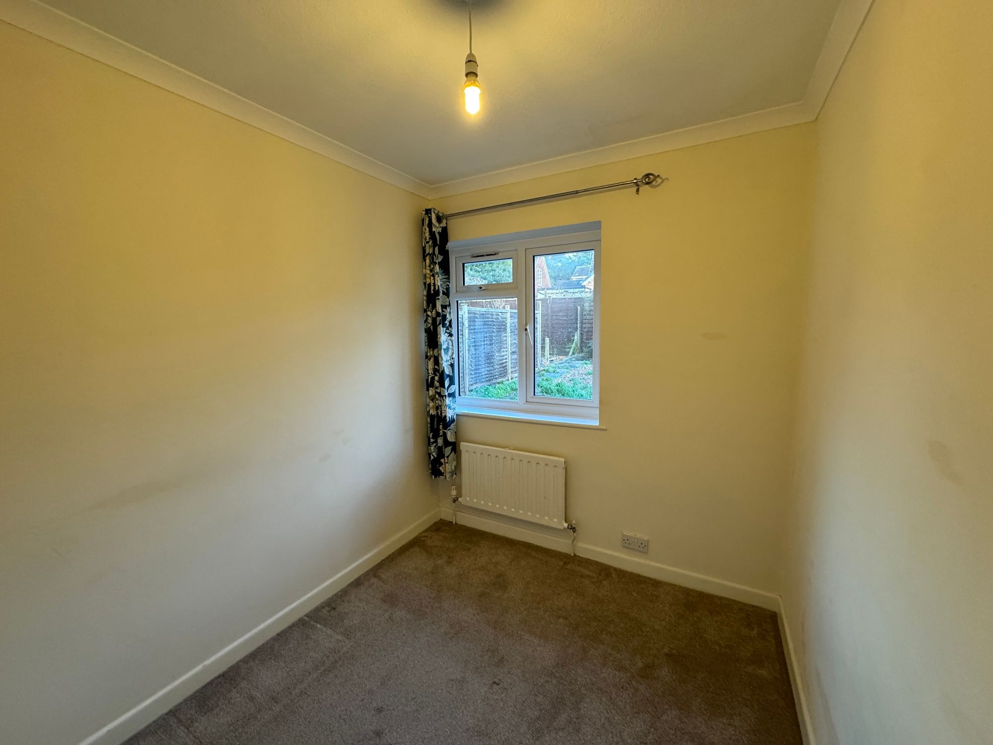 3 bed bungalow to rent in The Spinney, Taunton, TA1 10