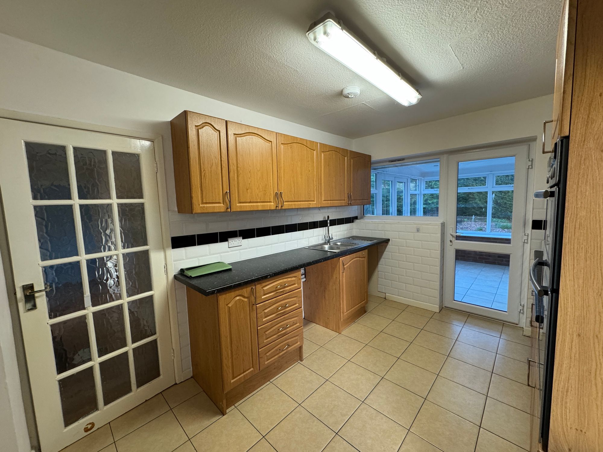 3 bed bungalow to rent in The Spinney, Taunton, TA1  - Property Image 5
