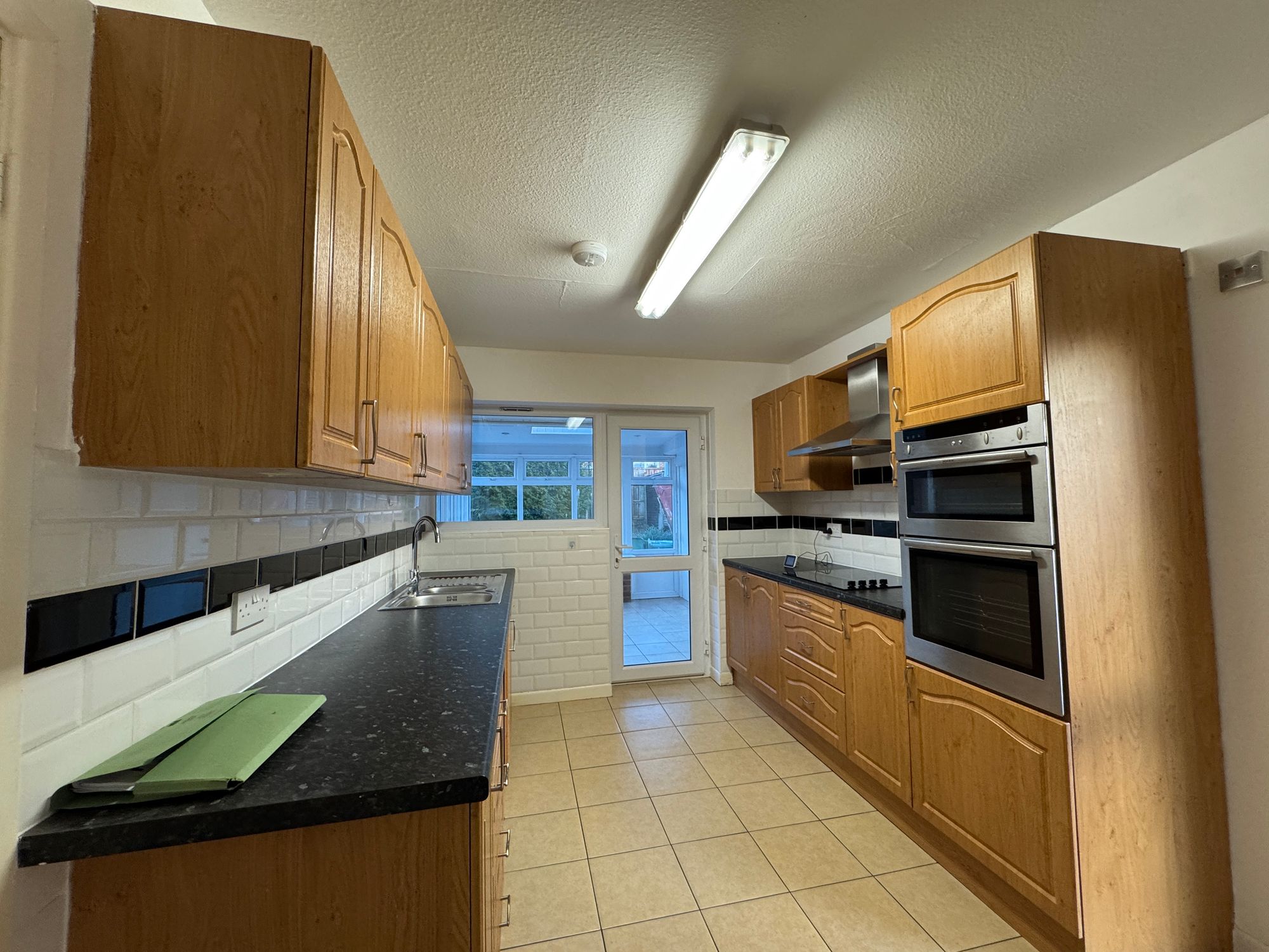 3 bed bungalow to rent in The Spinney, Taunton, TA1 2