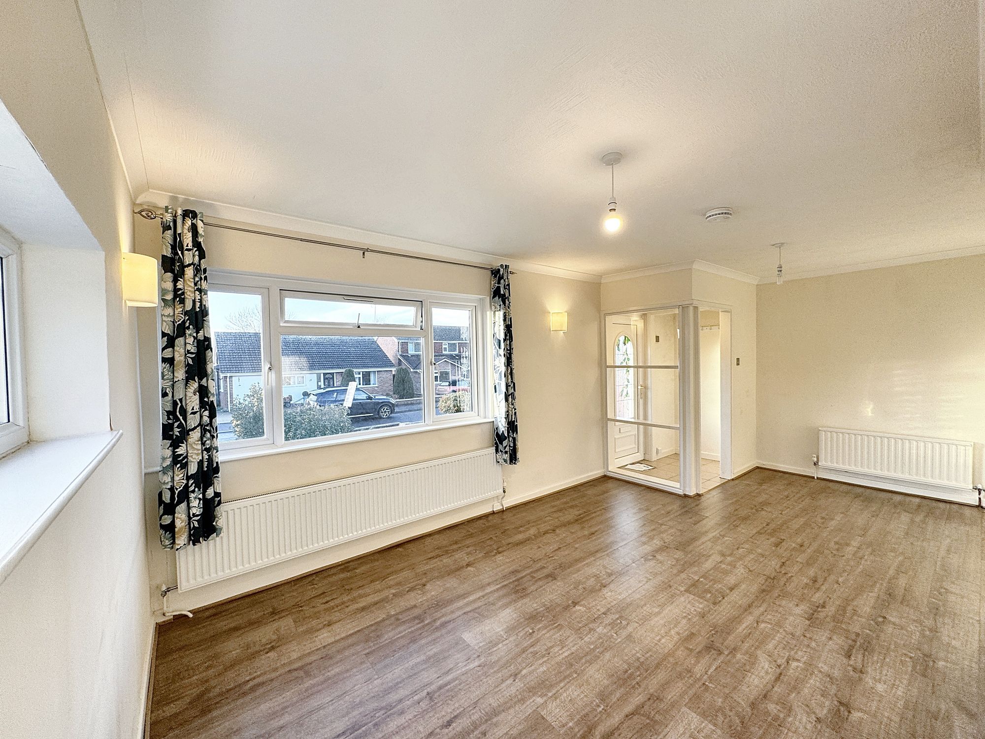 3 bed bungalow to rent in The Spinney, Taunton, TA1  - Property Image 2