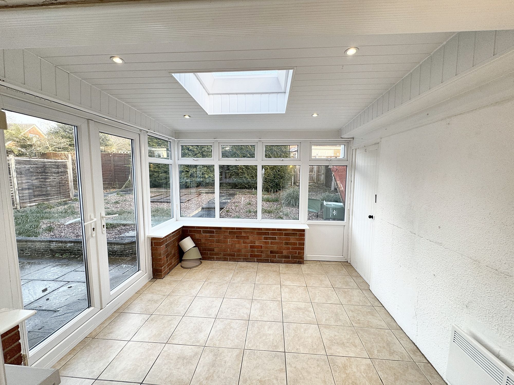 3 bed bungalow to rent in The Spinney, Taunton, TA1 6