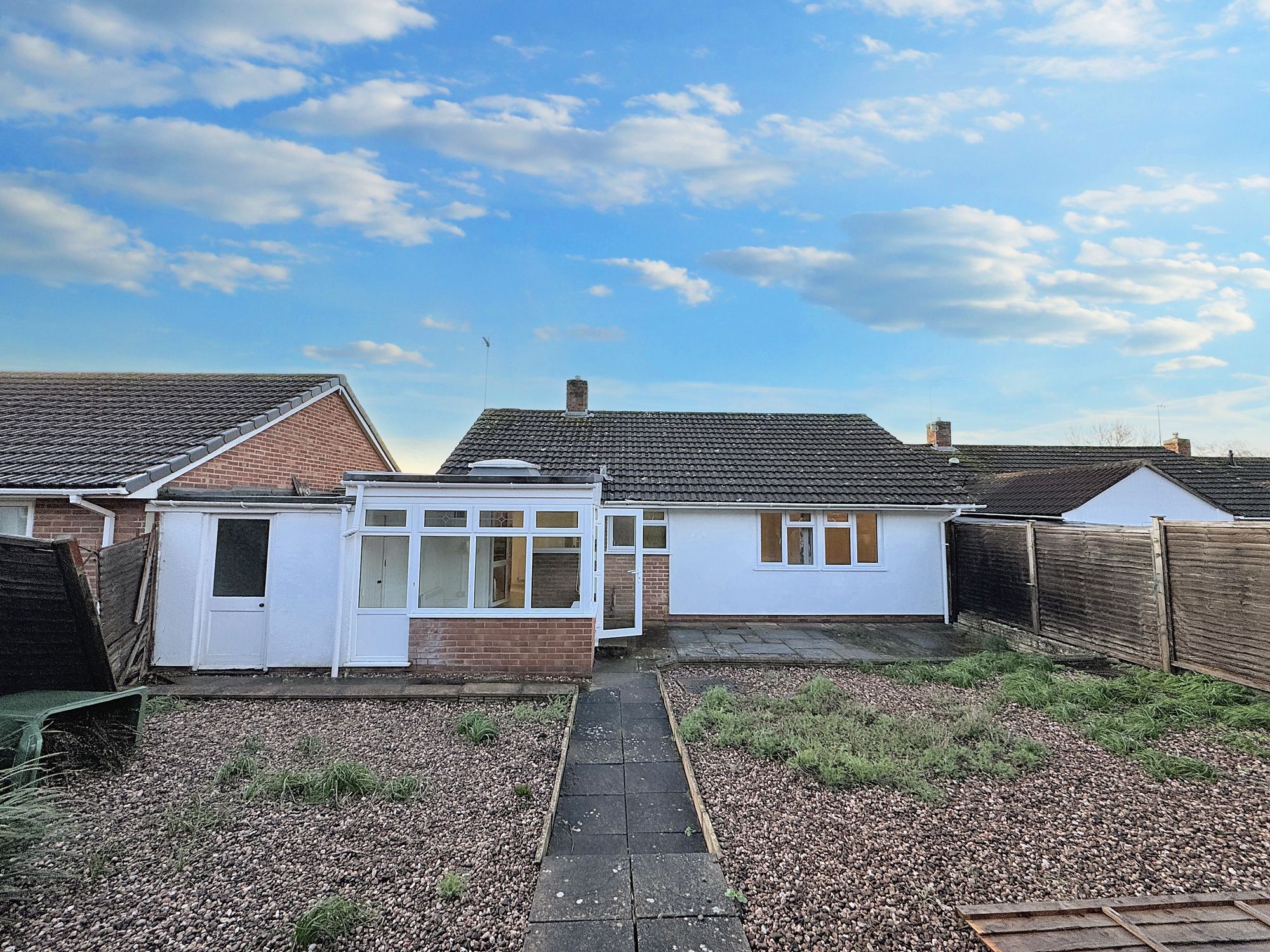 3 bed bungalow to rent in The Spinney, Taunton, TA1 12