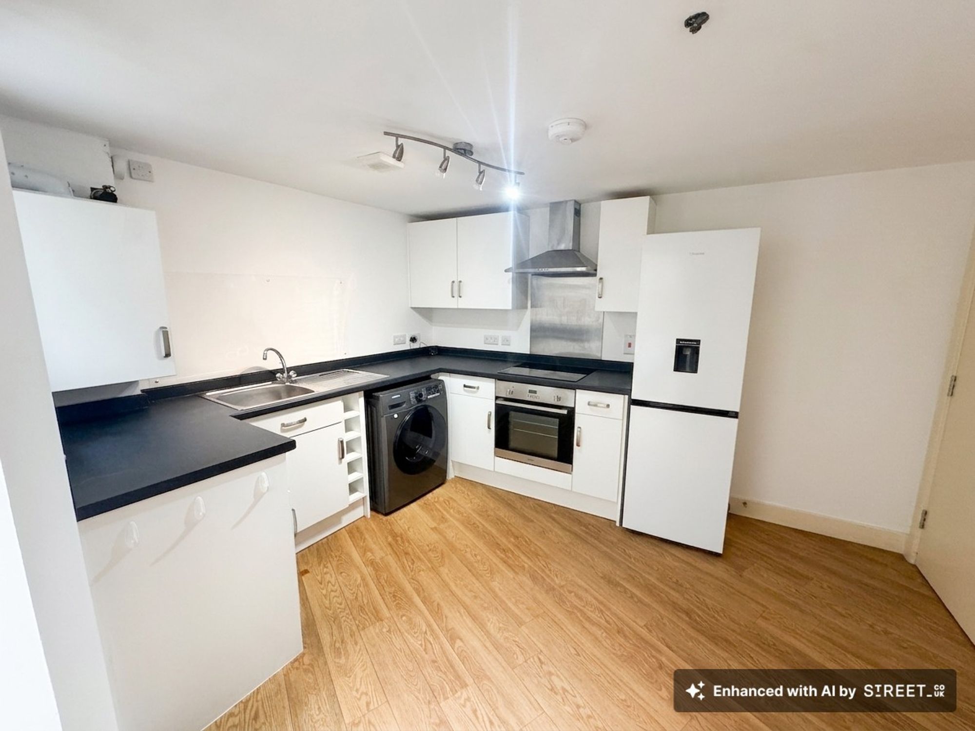 1 bed flat to rent in Bath Place, Taunton, TA1  - Property Image 1