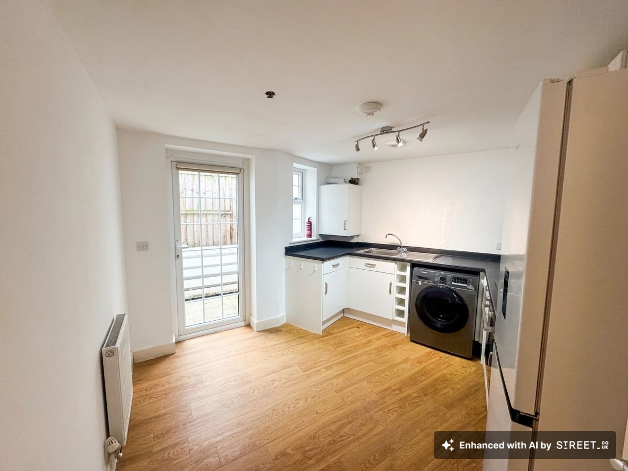 1 bed flat to rent in Bath Place, Taunton, TA1 4