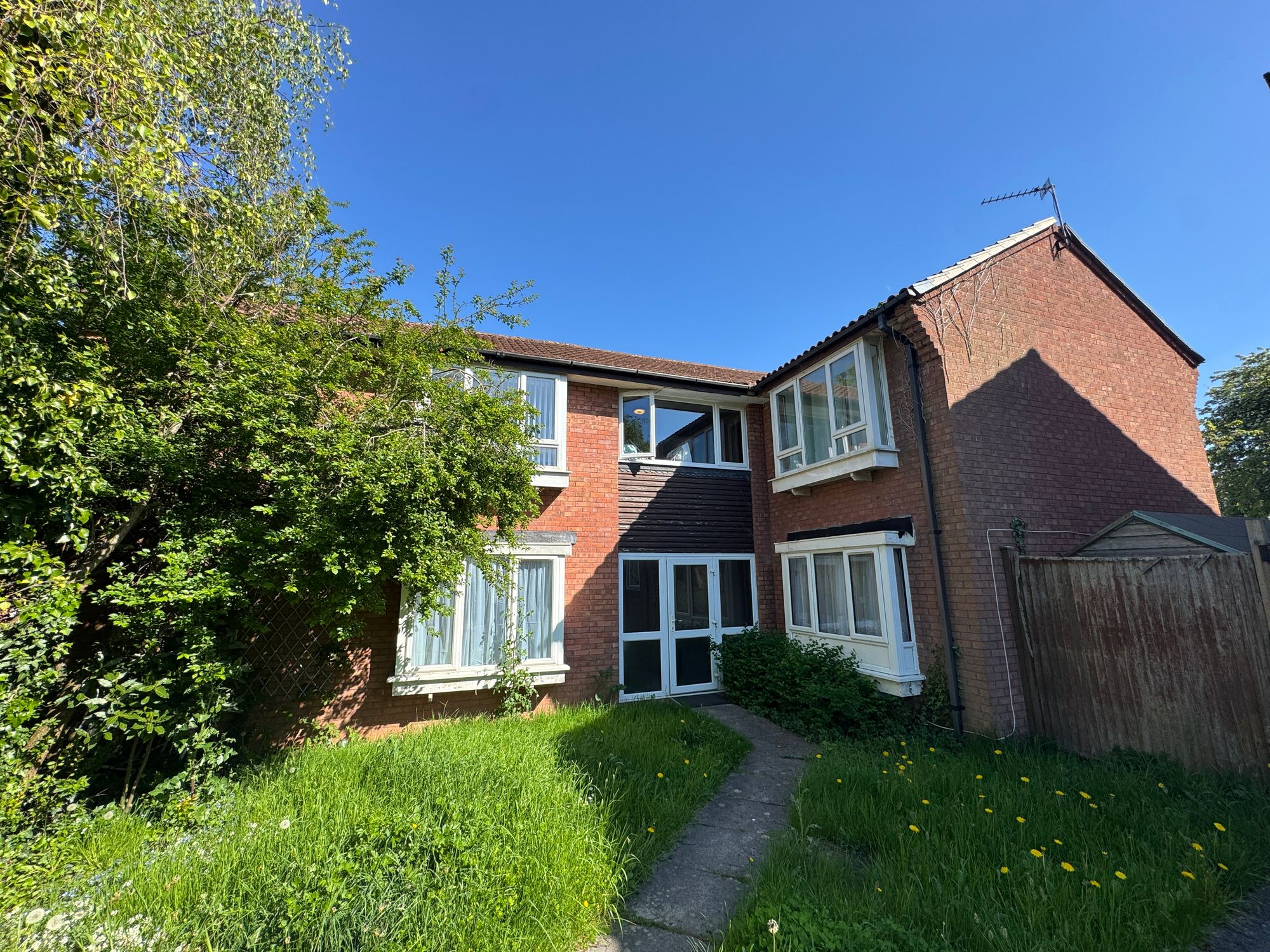 1 bed studio flat to rent in Allington Close, Taunton, TA1 - Property Image 1