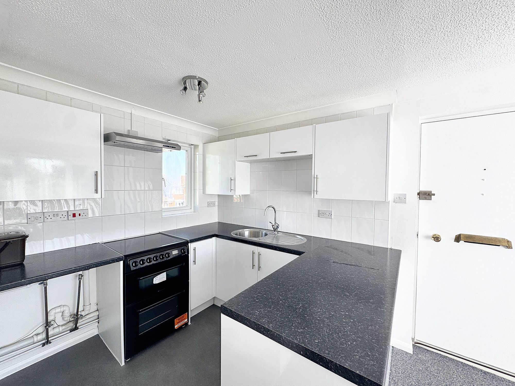 1 bed studio flat to rent in Allington Close, Taunton, TA1  - Property Image 2