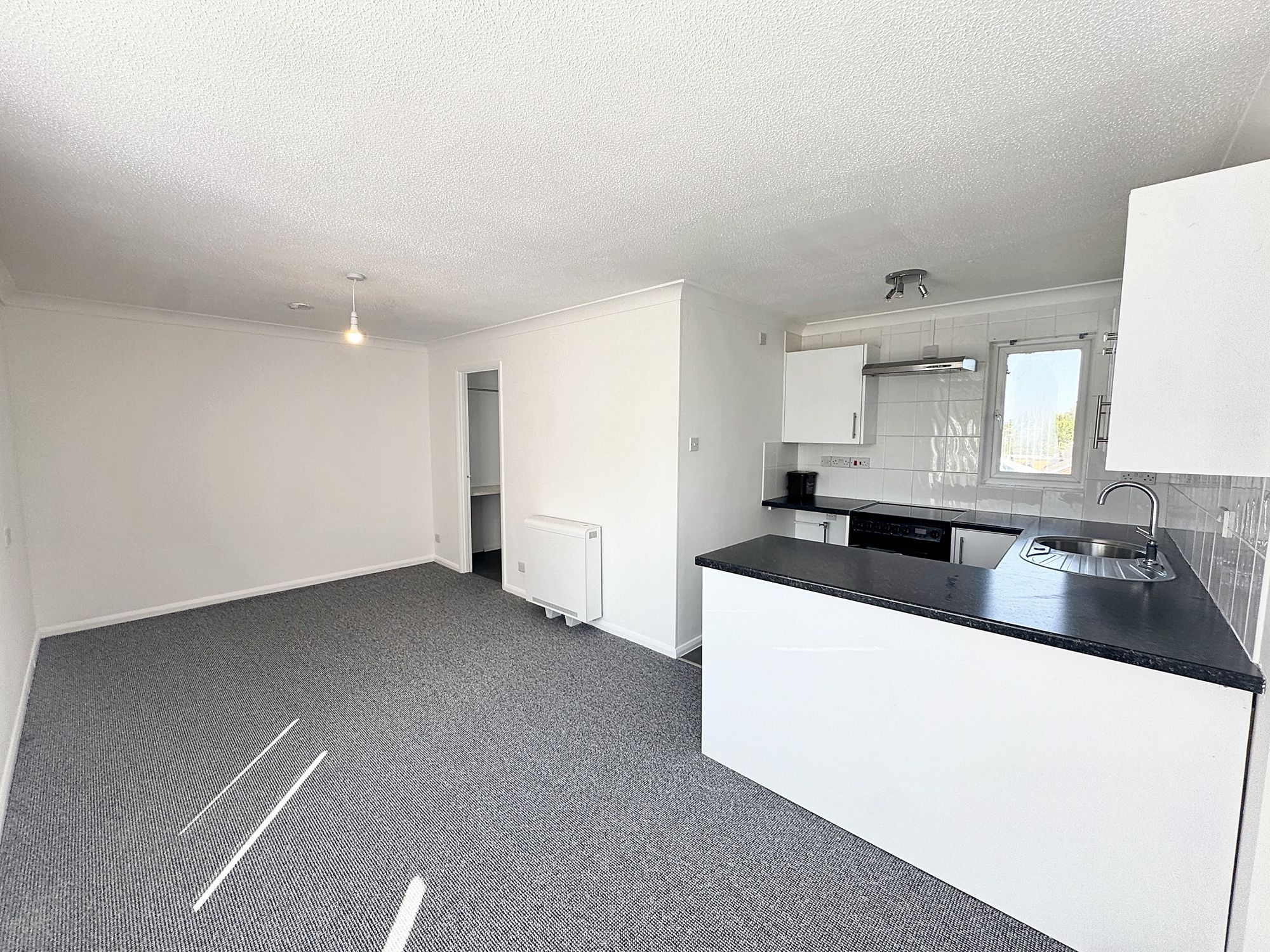 1 bed studio flat to rent in Allington Close, Taunton, TA1  - Property Image 3