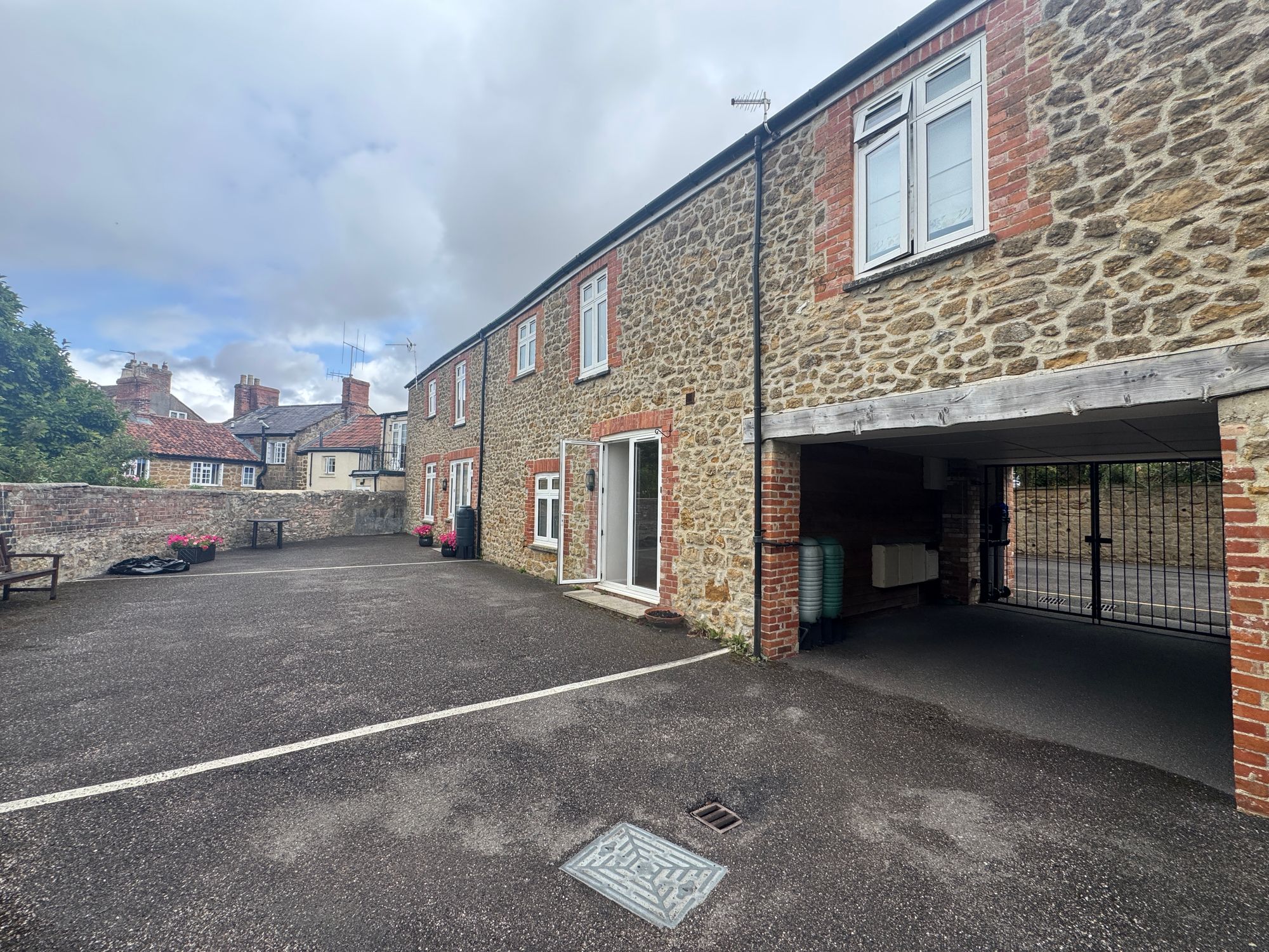 2 bed end of terrace house to rent in Frog Lane, Ilminster, TA19 15