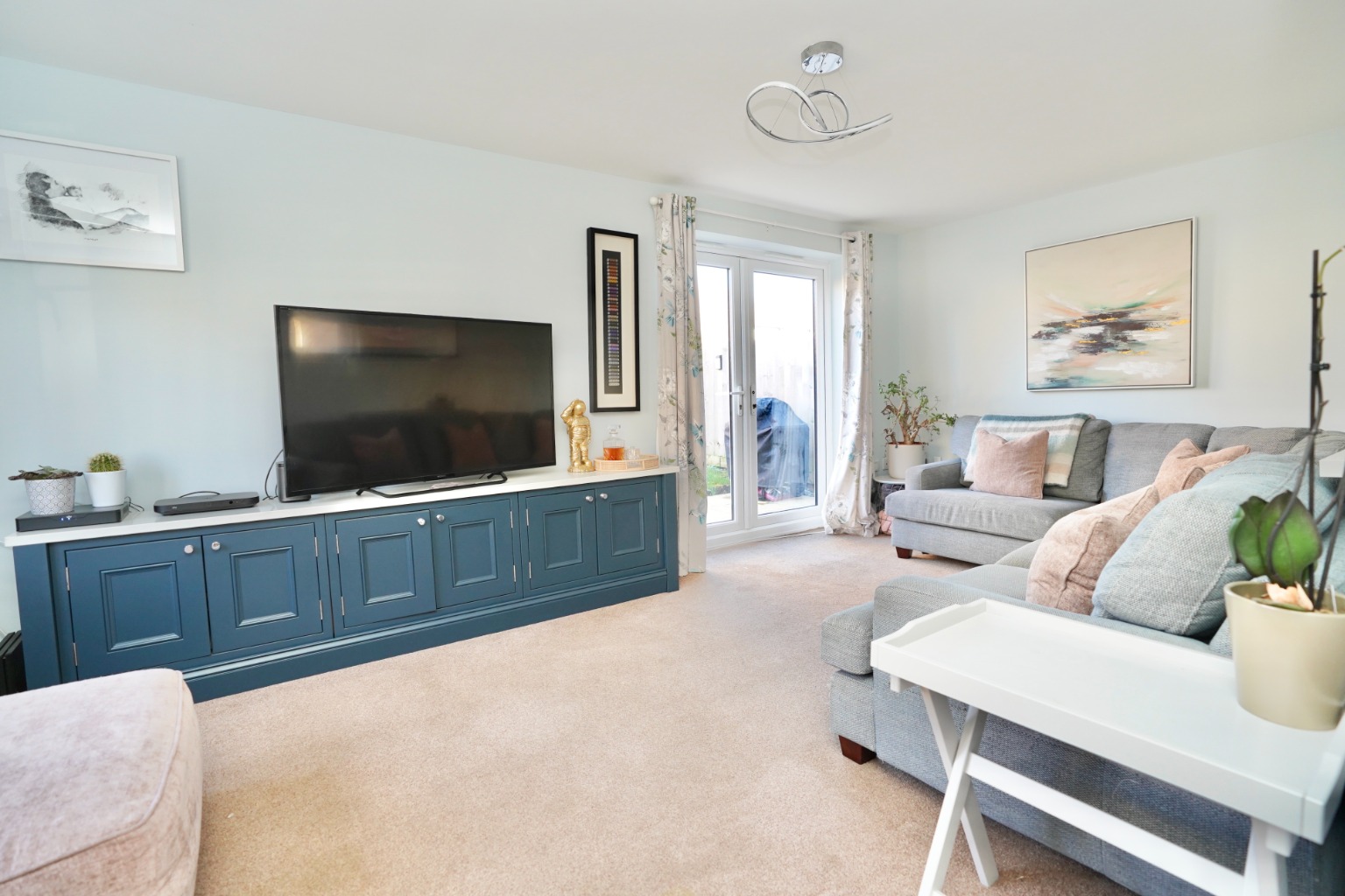 3 bed detached house for sale in Apple Tree Close, Huntingdon 2