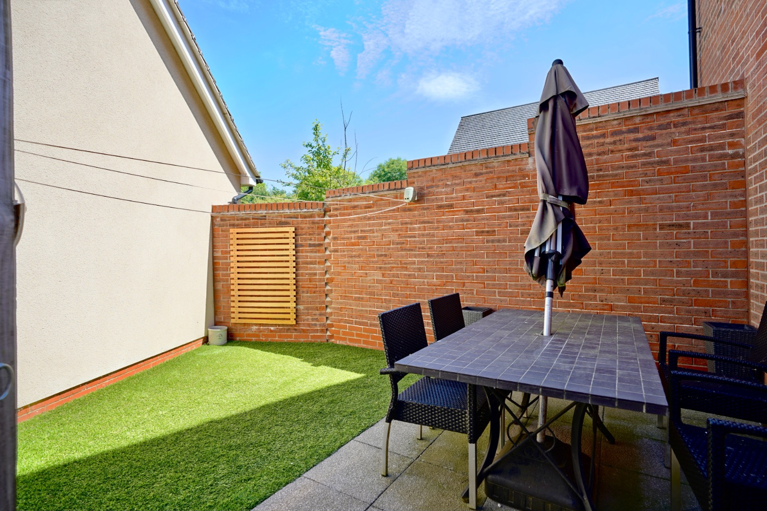 2 bed flat for sale in Cromwell Crescent, Cambridge 3