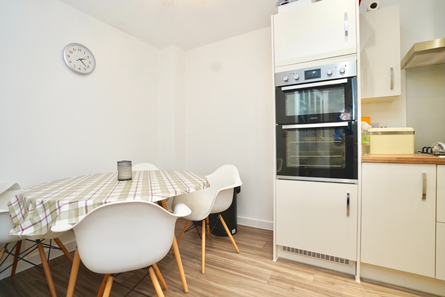 3 bed terraced house for sale in Gardener Crescent, Huntingdon  - Property Image 5