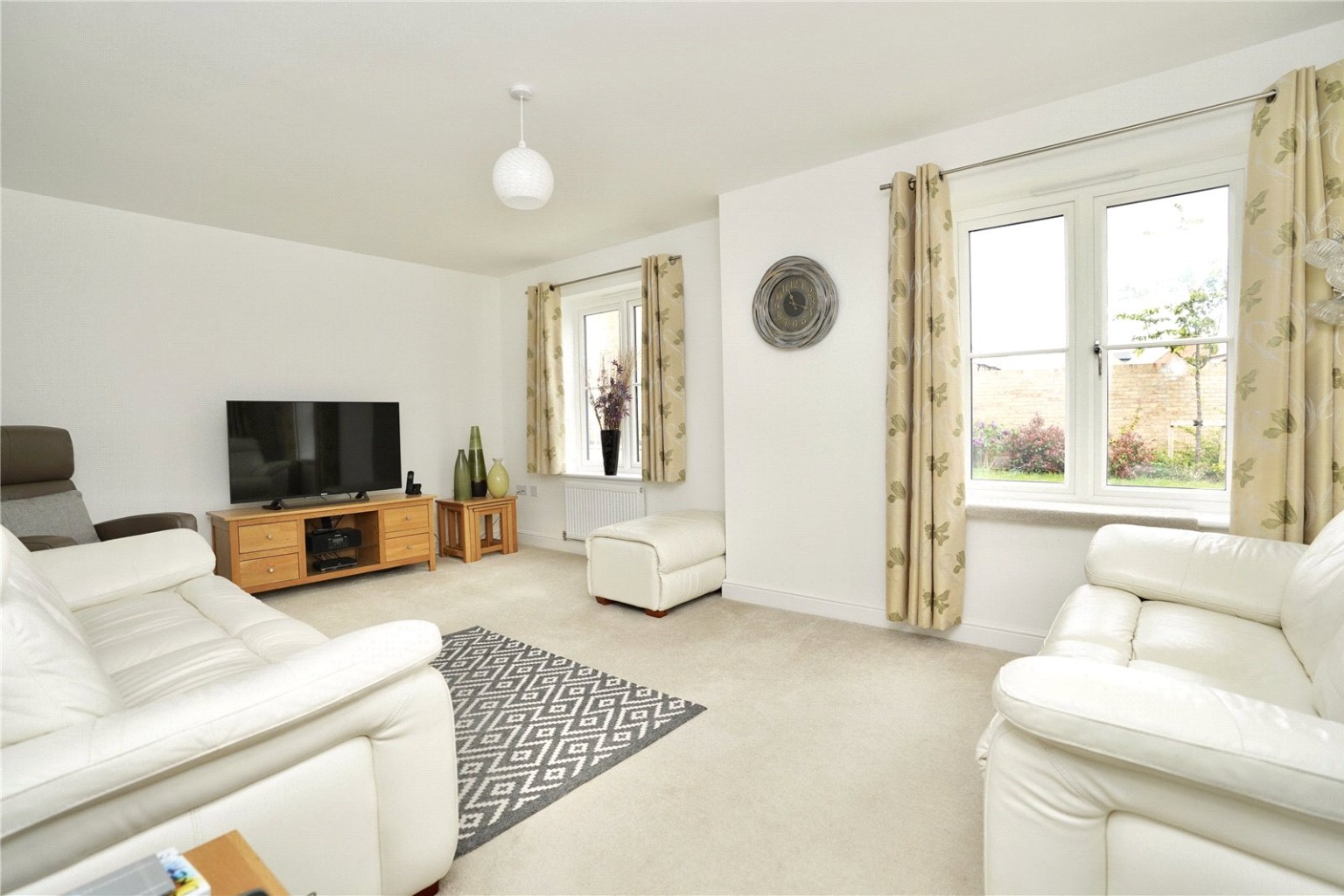 4 bed detached house for sale in Garnatte Drive, Huntingdon 1