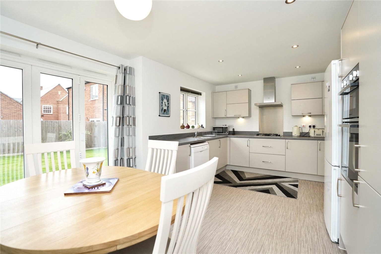 4 bed detached house for sale in Garnatte Drive, Huntingdon 2