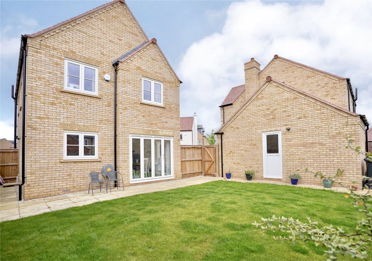 4 bed detached house for sale in Garnatte Drive, Huntingdon 14