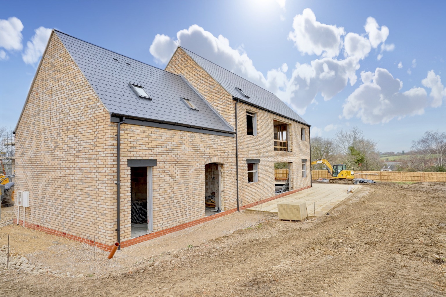 4 bed detached house for sale in Mill Road, Huntingdon 1