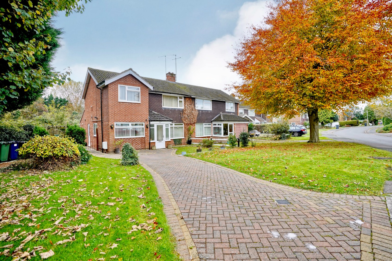 3 bed semi-detached house for sale in Hawkes End, Huntingdon - Property Image 1