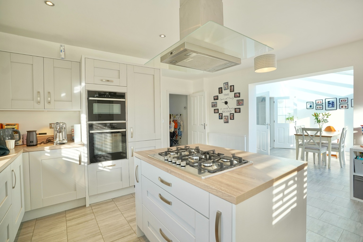 4 bed detached house for sale in Somning Close, Huntingdon  - Property Image 5