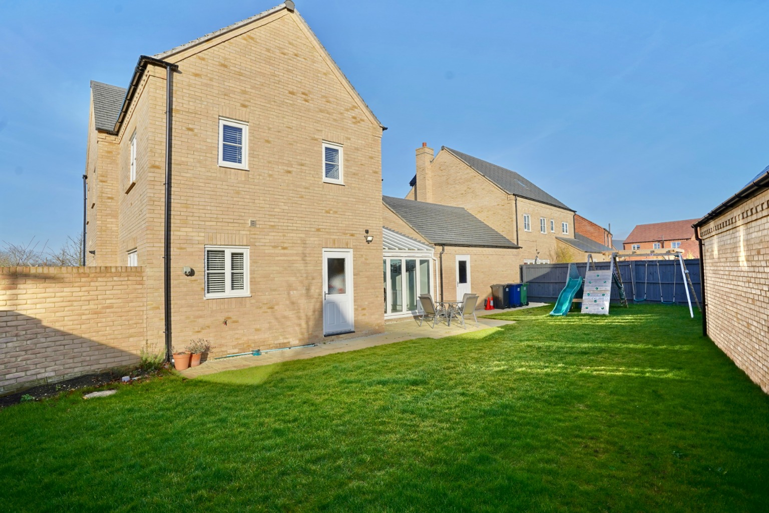 4 bed detached house for sale in Somning Close, Huntingdon  - Property Image 14