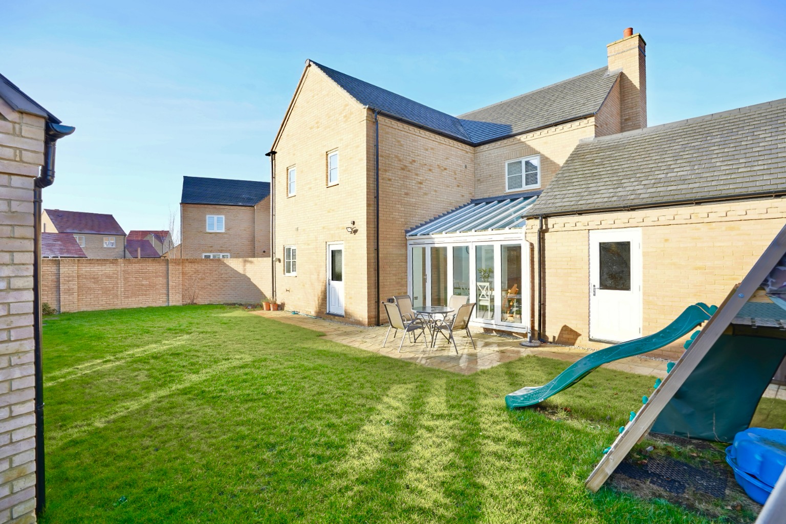 4 bed detached house for sale in Somning Close, Huntingdon  - Property Image 4