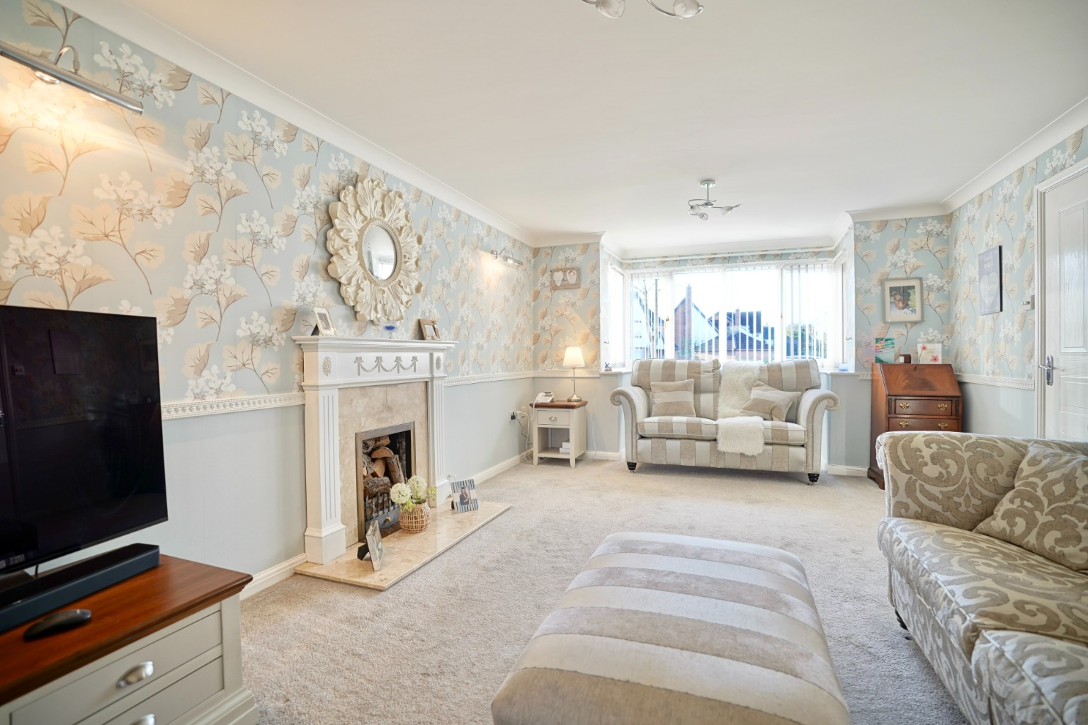 4 bed detached house for sale in Lancaster Close, Huntingdon 1