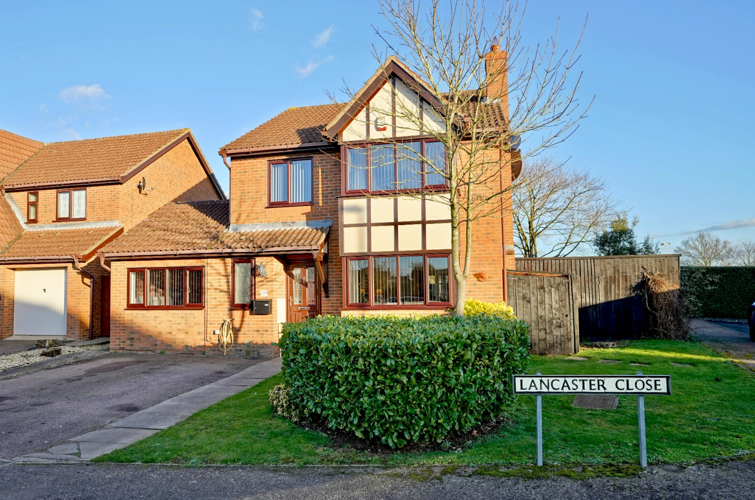 4 bed detached house for sale in Lancaster Close, Huntingdon - Property Image 1