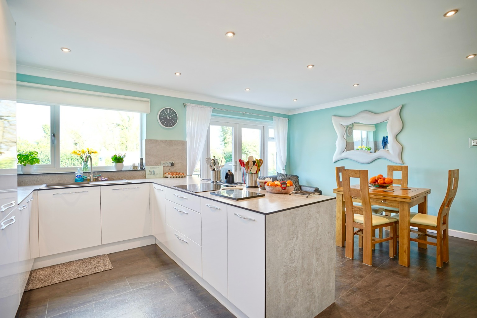 4 bed detached bungalow for sale in Lancaster Close, Huntingdon 3