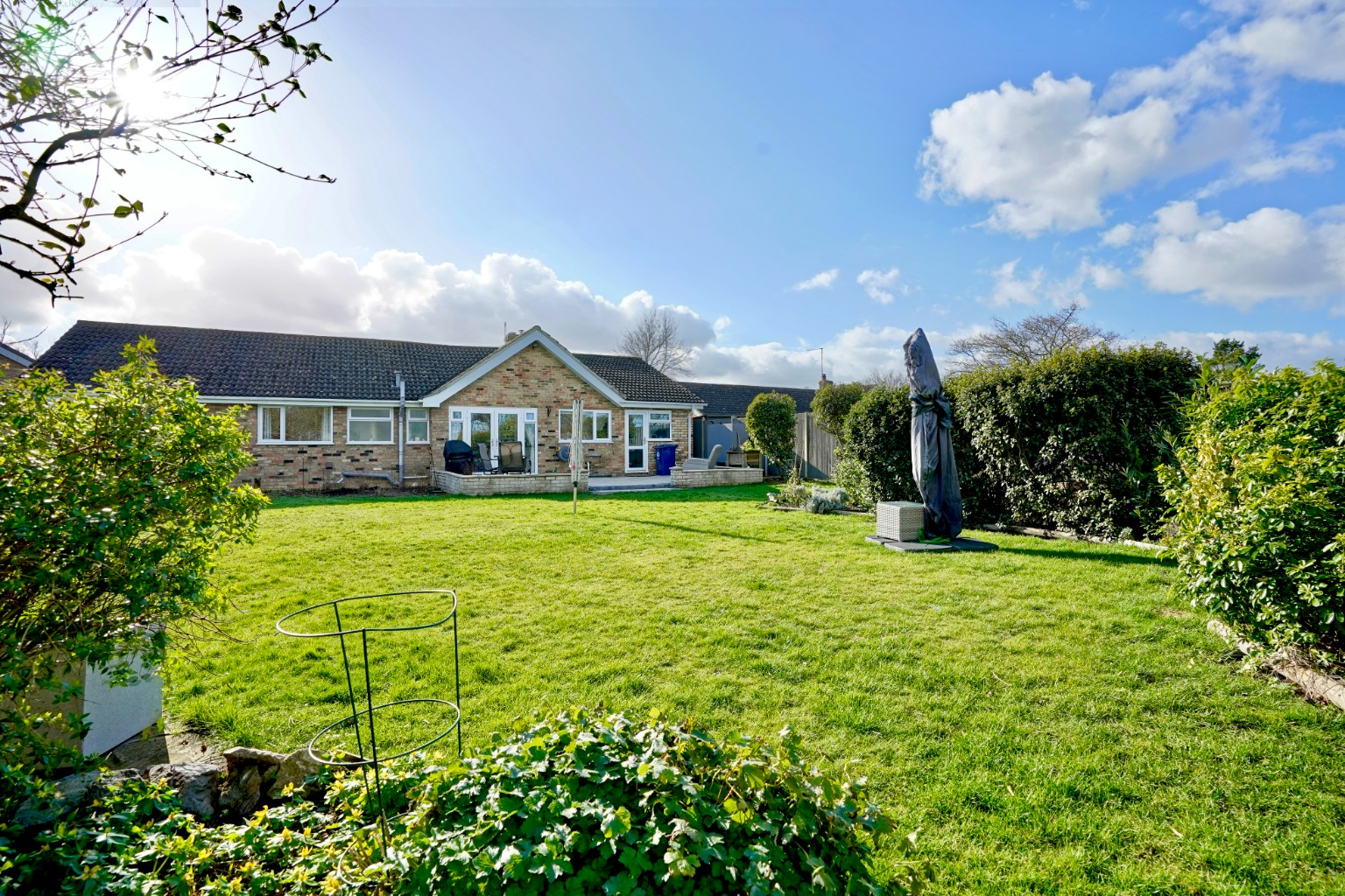 4 bed detached bungalow for sale in Lancaster Close, Huntingdon 6