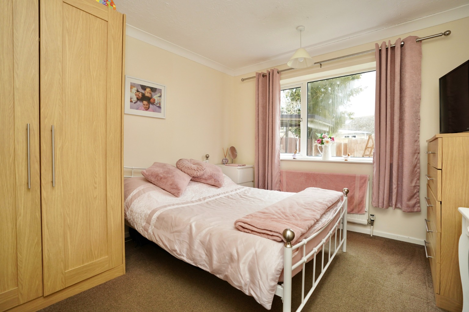 3 bed detached bungalow for sale in Turvers Lane, Huntingdon 4