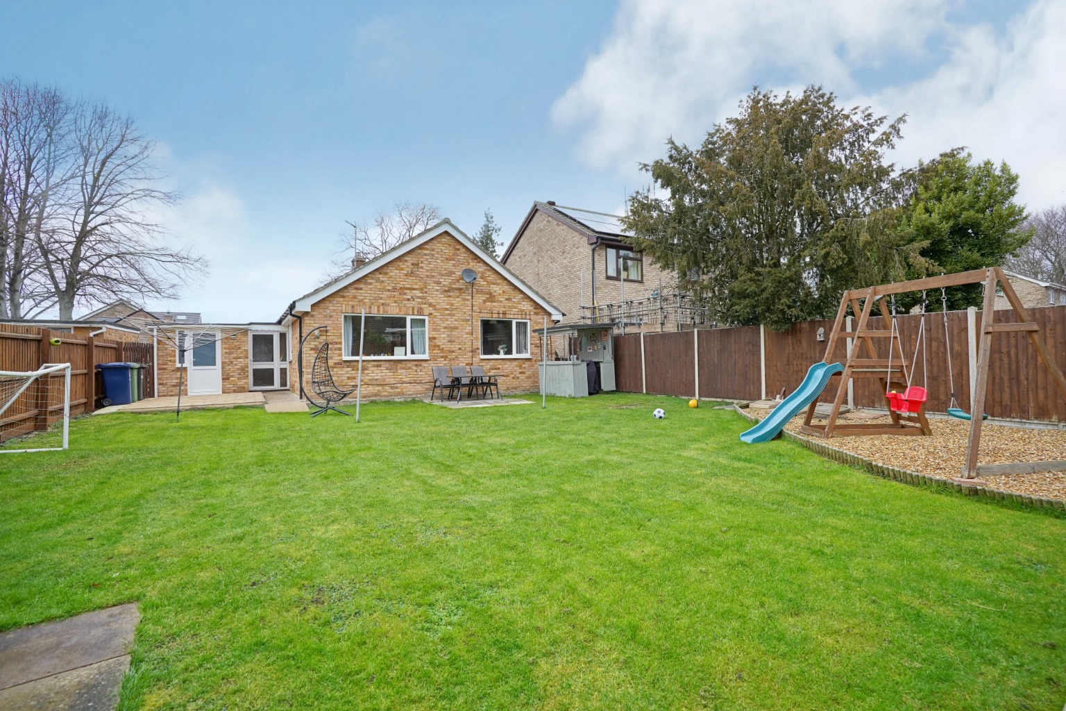 3 bed detached bungalow for sale in Turvers Lane, Huntingdon 3