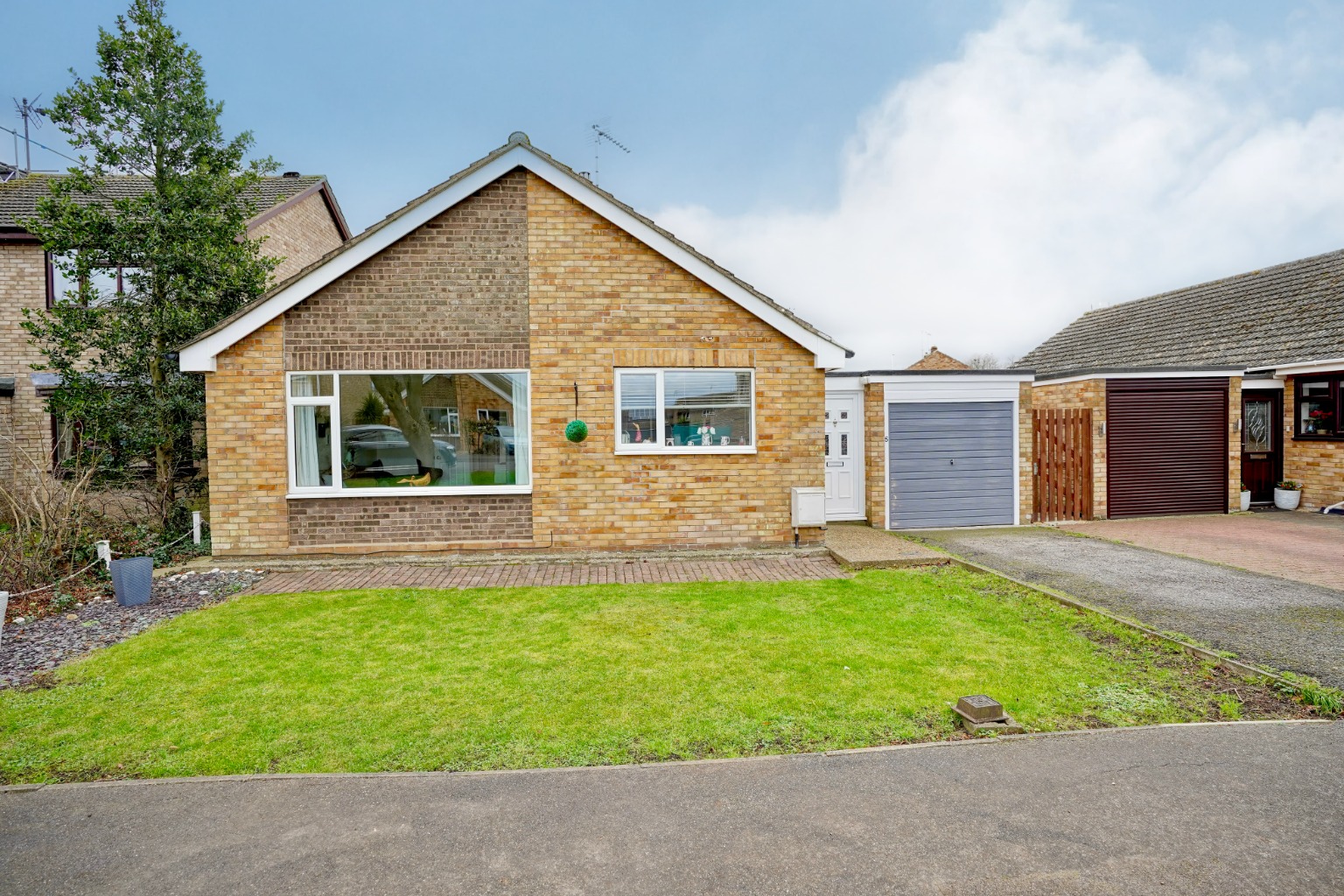 3 bed detached bungalow for sale in Turvers Lane, Huntingdon - Property Image 1