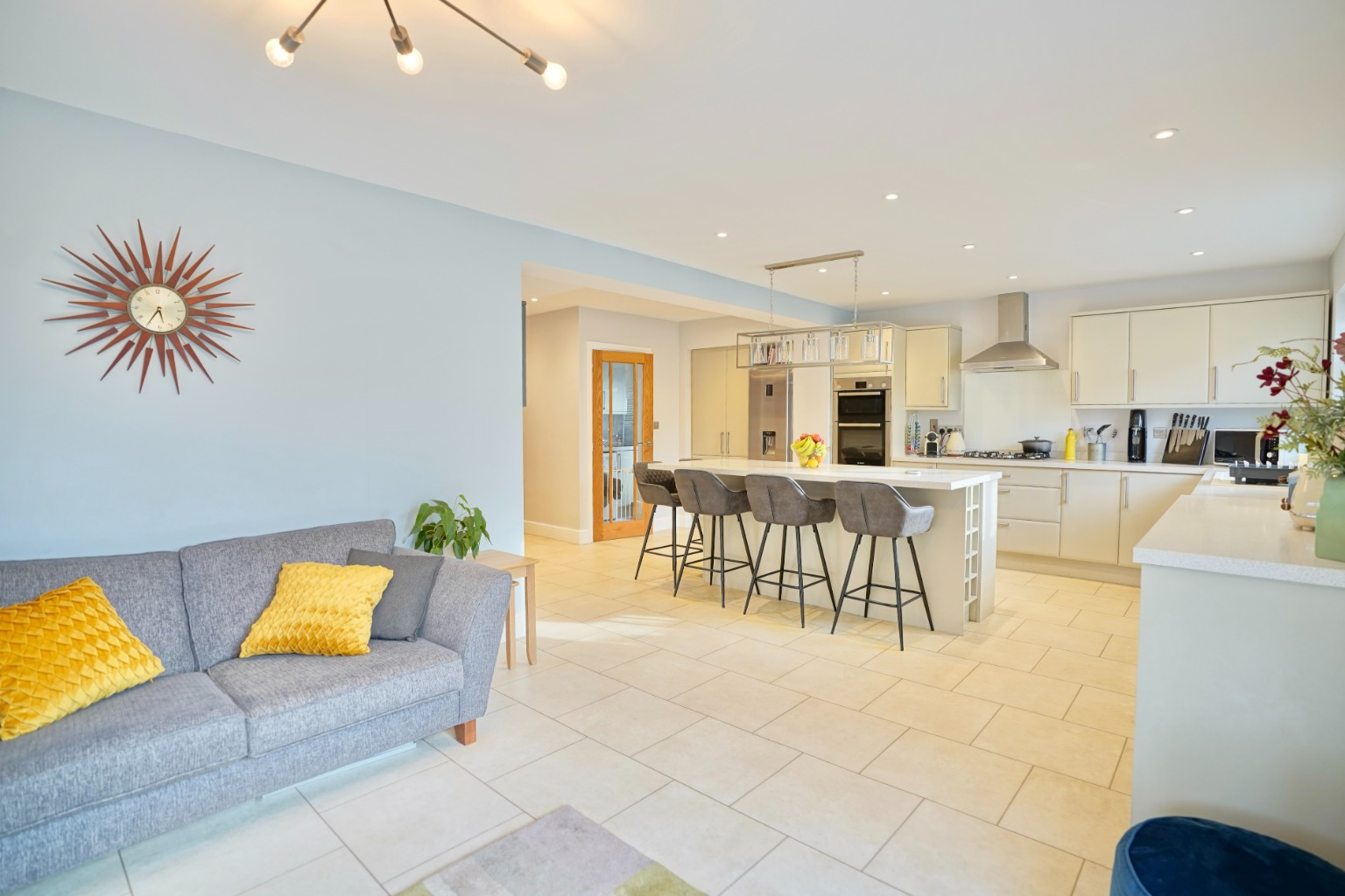 5 bed detached house for sale in Bramley Grove, Huntingdon 4