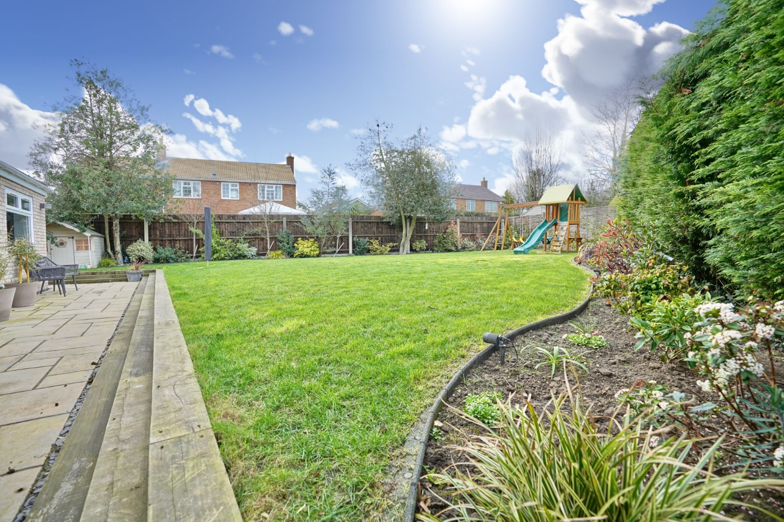5 bed detached house for sale in Bramley Grove, Huntingdon  - Property Image 4