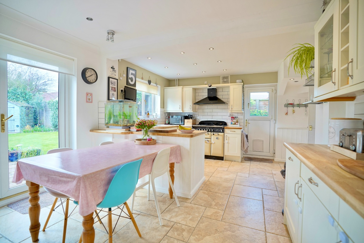 4 bed detached house for sale in Owl Way, Huntingdon  - Property Image 6