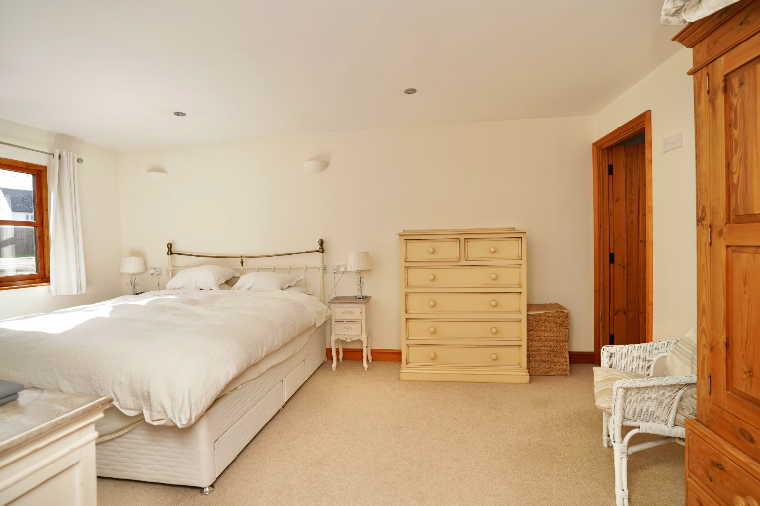 3 bed detached bungalow for sale in Church Lane, Huntingdon 9