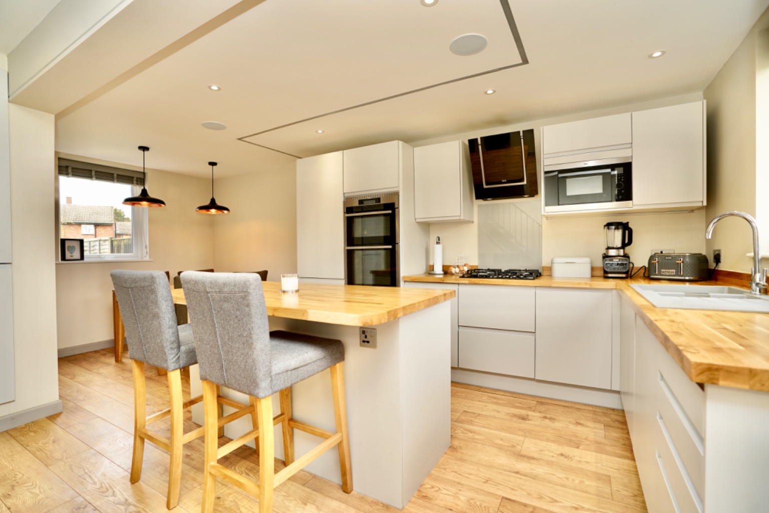 3 bed semi-detached house for sale in Wiltshire Road, Huntingdon  - Property Image 2