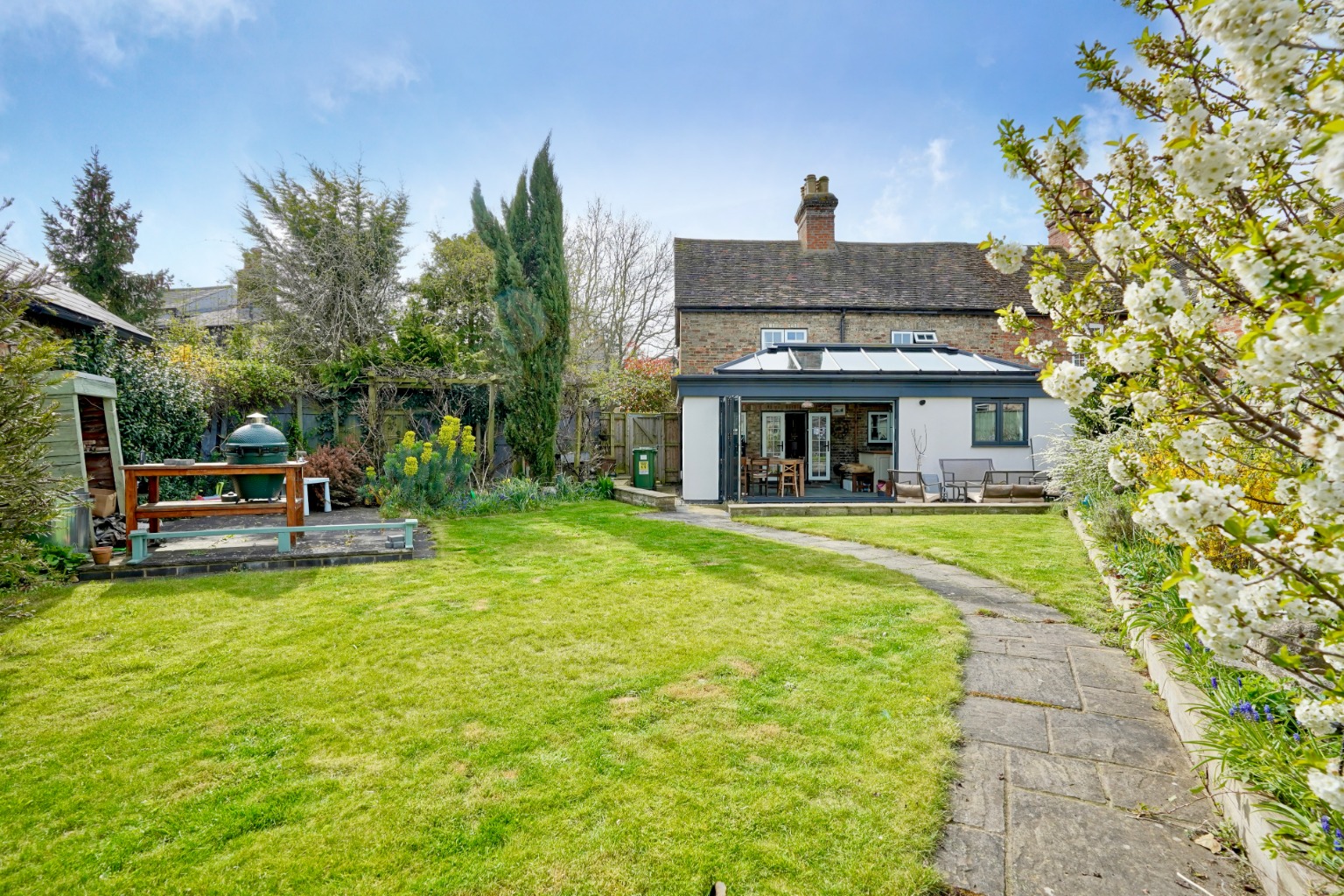 3 bed cottage for sale in Chequer Street, Huntingdon 1