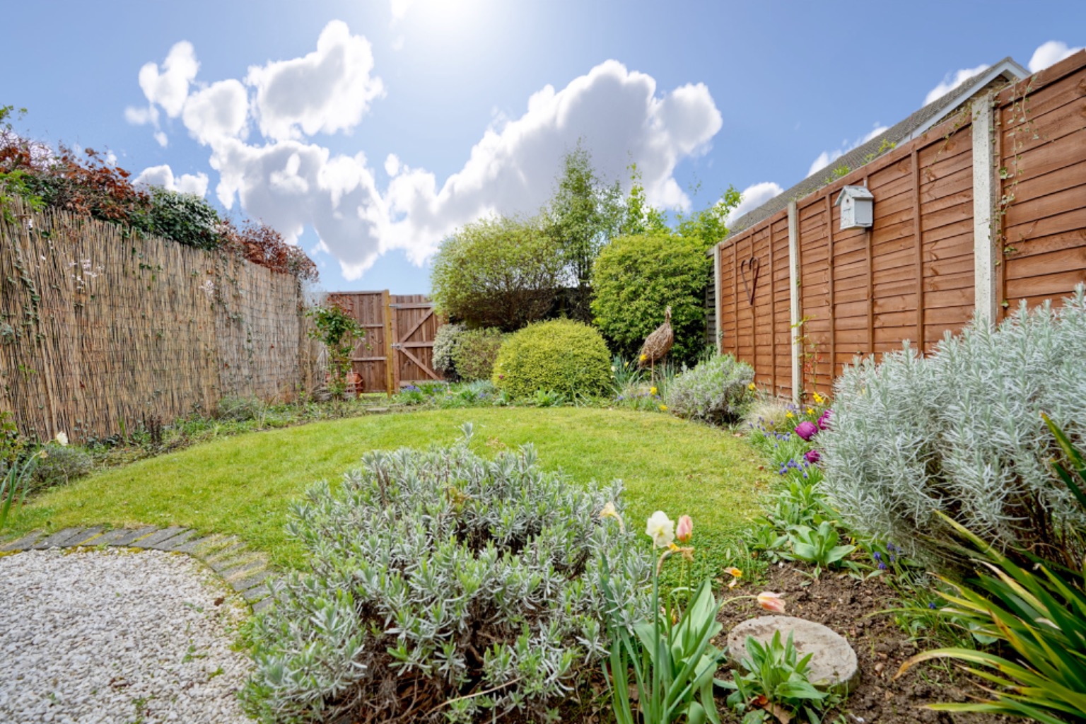 3 bed terraced house for sale in Meadow Way, Huntingdon 3