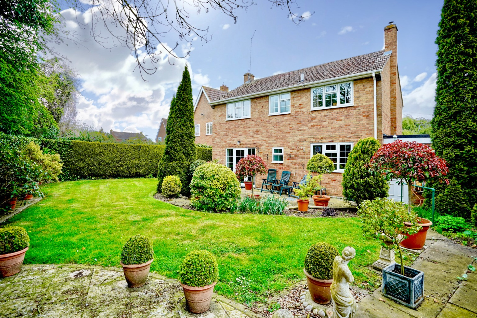 4 bed detached house for sale in Kingston Way, Huntingdon 3