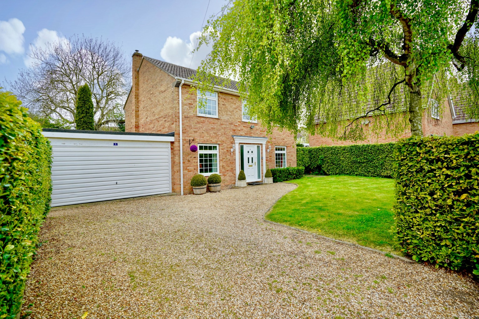 4 bed detached house for sale in Kingston Way, Huntingdon - Property Image 1