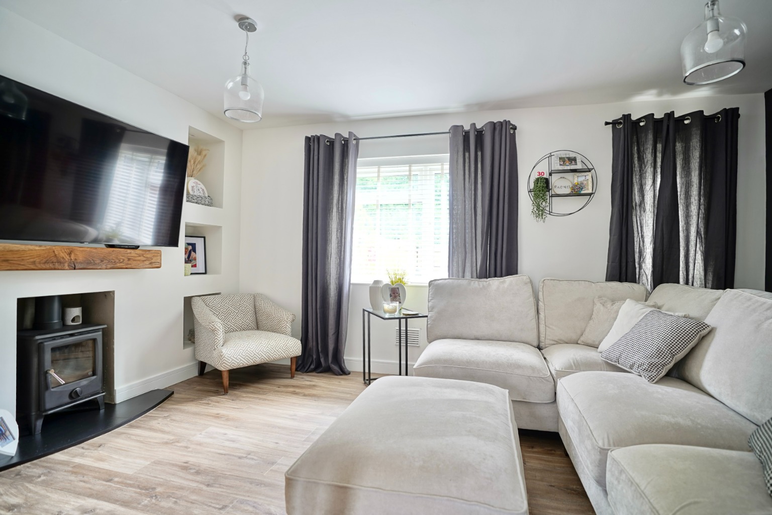 5 bed semi-detached house for sale in Belle Isle Crescent, Huntingdon  - Property Image 2